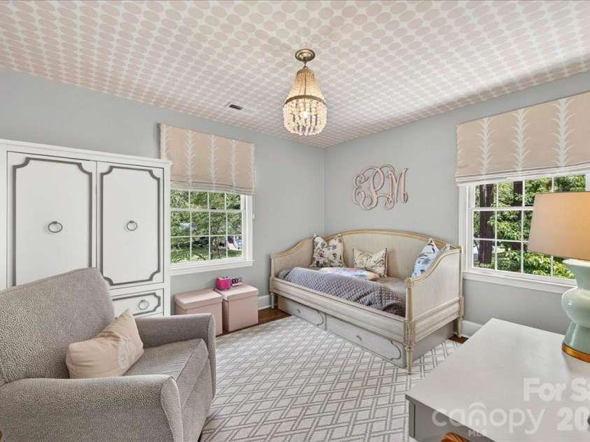 550 Manning Drive, Charlotte, NC 28209.  MLS# CAR4399971, YatesRealty ID 38126. 