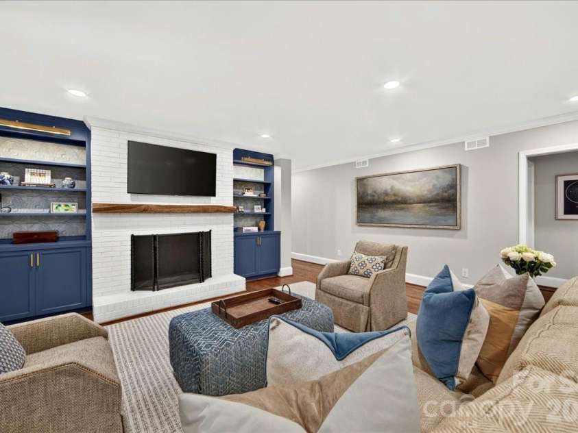 550 Manning Drive, Charlotte, NC 28209.  MLS# CAR4399971, YatesRealty ID 38126. 