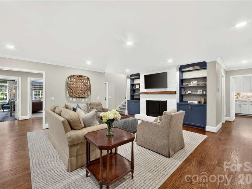 550 Manning Drive, Charlotte, NC 28209.  MLS# CAR4399971, YatesRealty ID 38126. 