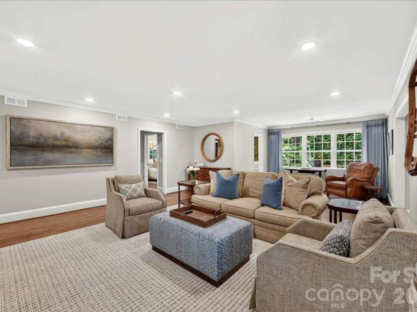550 Manning Drive, Charlotte, NC 28209.  MLS# CAR4399971, YatesRealty ID 38126. 