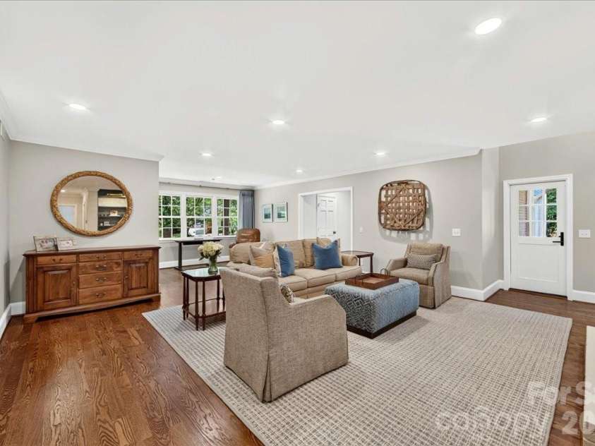 550 Manning Drive, Charlotte, NC 28209.  MLS# CAR4399971, YatesRealty ID 38126. 