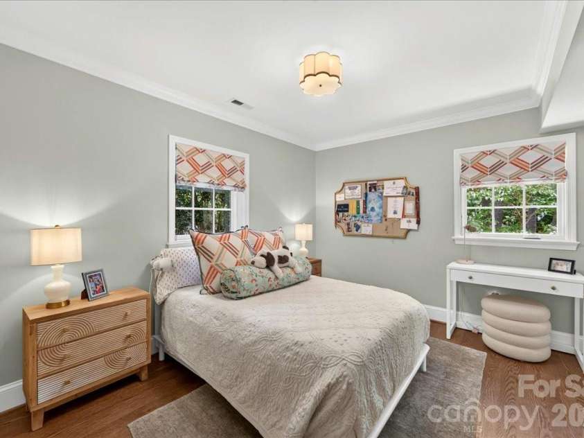 550 Manning Drive, Charlotte, NC 28209.  MLS# CAR4399971, YatesRealty ID 38126. 