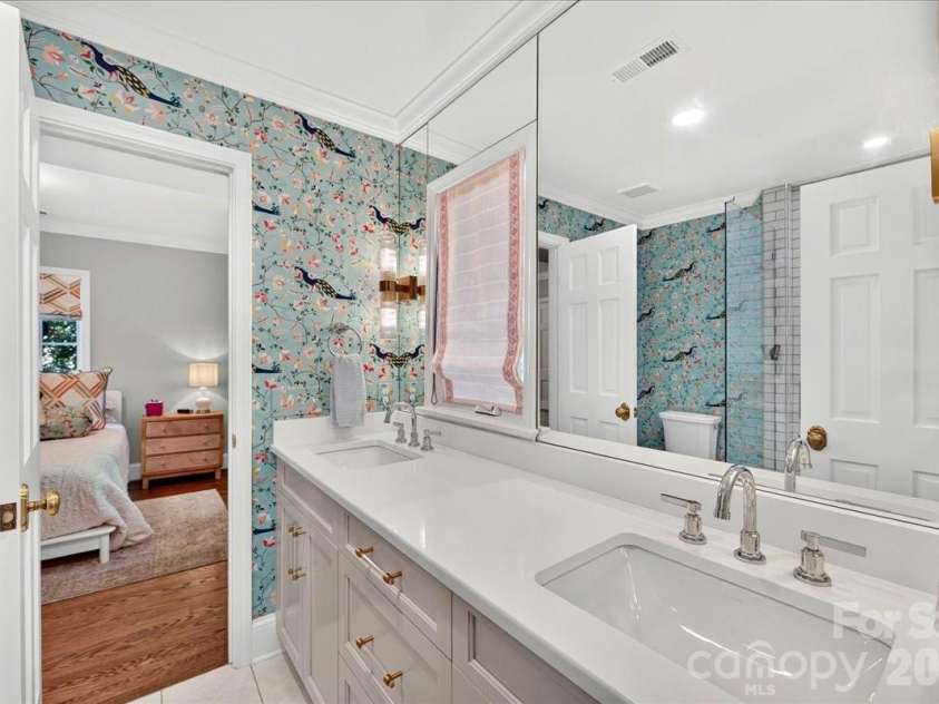 550 Manning Drive, Charlotte, NC 28209.  MLS# CAR4399971, YatesRealty ID 38126. 