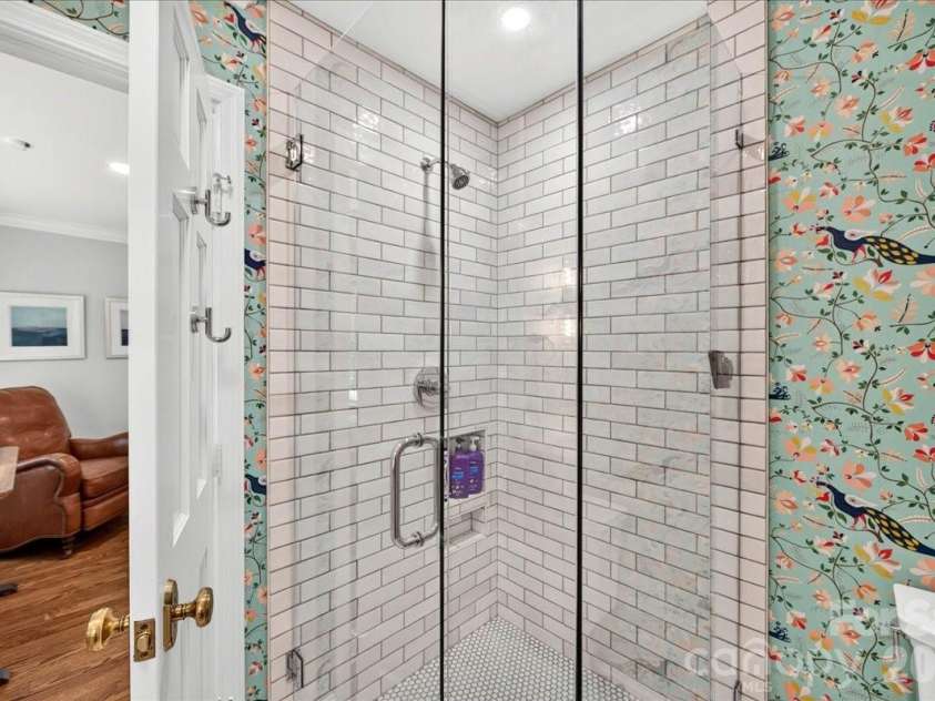 550 Manning Drive, Charlotte, NC 28209.  MLS# CAR4399971, YatesRealty ID 38126. 
