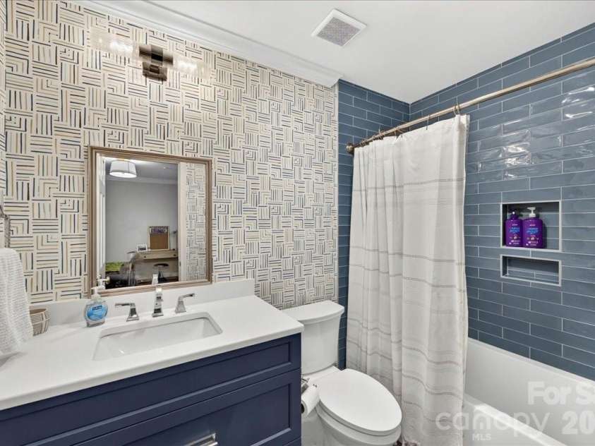 550 Manning Drive, Charlotte, NC 28209.  MLS# CAR4399971, YatesRealty ID 38126. 
