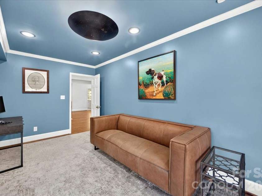 550 Manning Drive, Charlotte, NC 28209.  MLS# CAR4399971, YatesRealty ID 38126. 