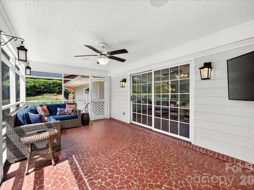 550 Manning Drive, Charlotte, NC 28209.  MLS# CAR4399971, YatesRealty ID 38126. 