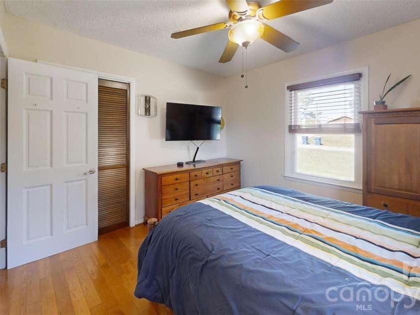 1984 Crestdale Lane, Newton, NC 28658.  MLS# CAR4385955, YatesRealty ID 38127. 