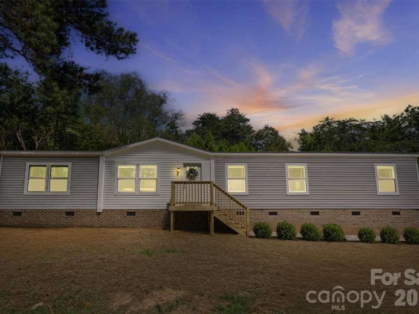 183 Louise Drive, Mooresville, NC 28115.  MLS# CAR4403448, YatesRealty ID 38128. 