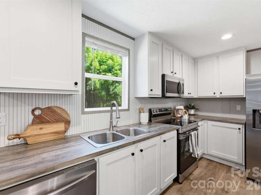 183 Louise Drive, Mooresville, NC 28115.  MLS# CAR4403448, YatesRealty ID 38128. 