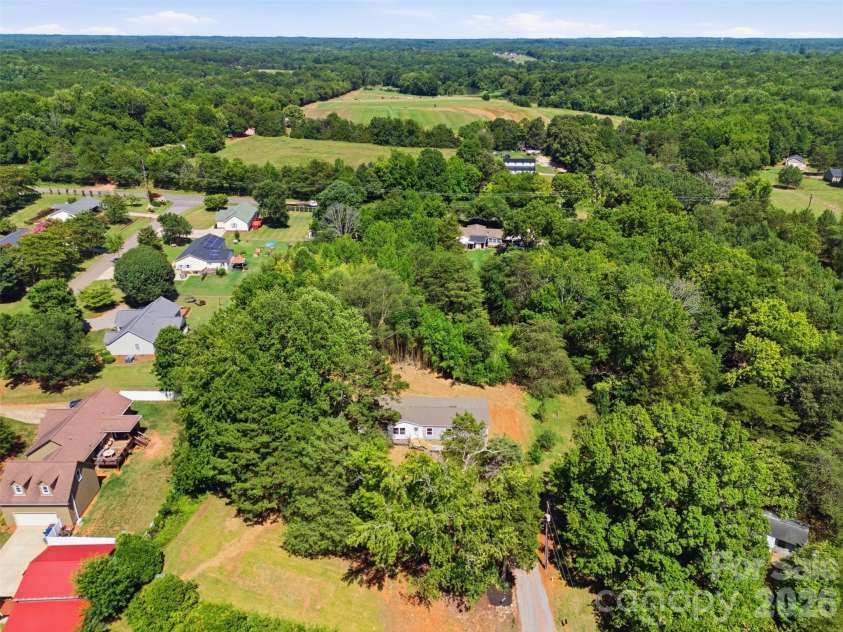 183 Louise Drive, Mooresville, NC 28115.  MLS# CAR4403448, YatesRealty ID 38128. 