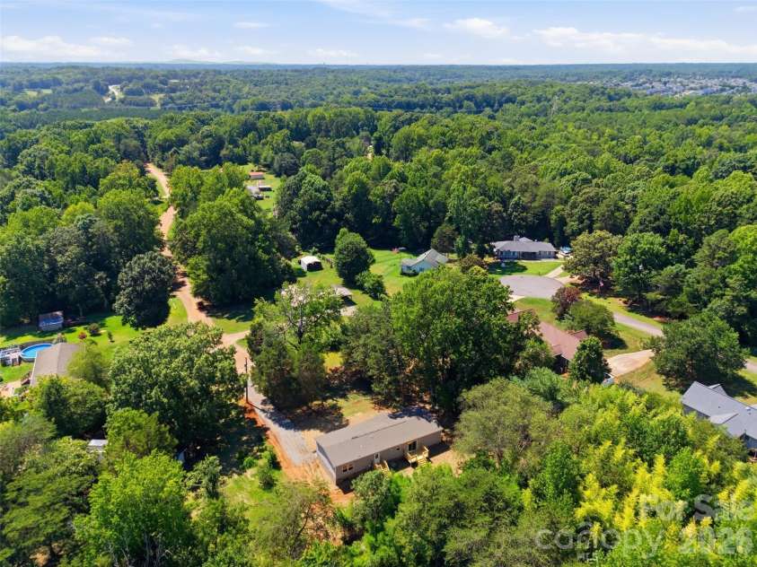 183 Louise Drive, Mooresville, NC 28115.  MLS# CAR4403448, YatesRealty ID 38128. 