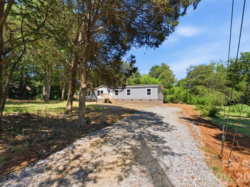 183 Louise Drive, Mooresville, NC 28115.  MLS# CAR4403448, YatesRealty ID 38128. 