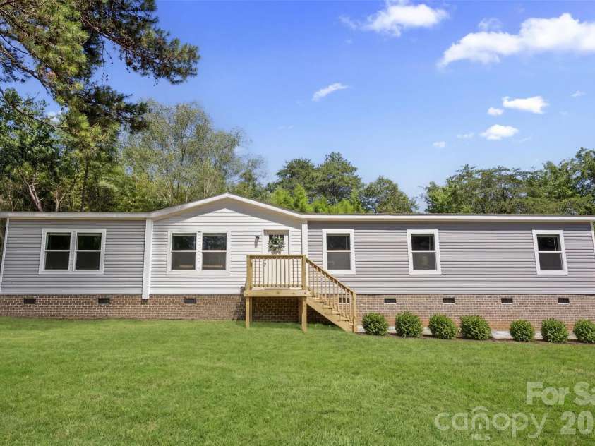 183 Louise Drive, Mooresville, NC 28115.  MLS# CAR4403448, YatesRealty ID 38128. 