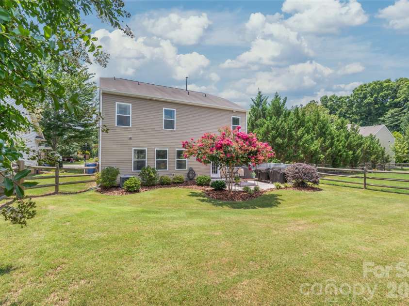 4303 Hampstead Heath Drive, Waxhaw, NC 28173.  MLS# CAR4402437, YatesRealty ID 38129. 