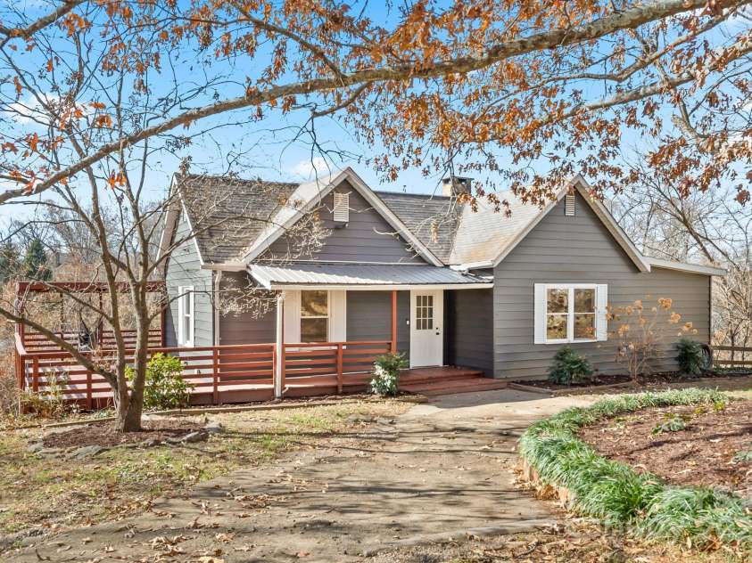 2 Worley Place, Asheville, NC 28806.  MLS# CAR4322493, YatesRealty ID 3813. 