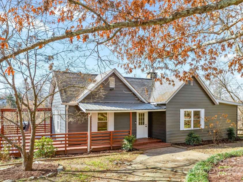 2 Worley Place, Asheville, NC 28806.  MLS# CAR4322493, YatesRealty ID 3813. 