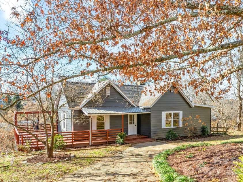 2 Worley Place, Asheville, NC 28806.  MLS# CAR4322493, YatesRealty ID 3813. 