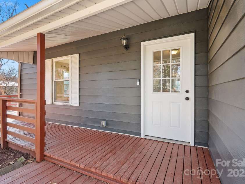 2 Worley Place, Asheville, NC 28806.  MLS# CAR4322493, YatesRealty ID 3813. 