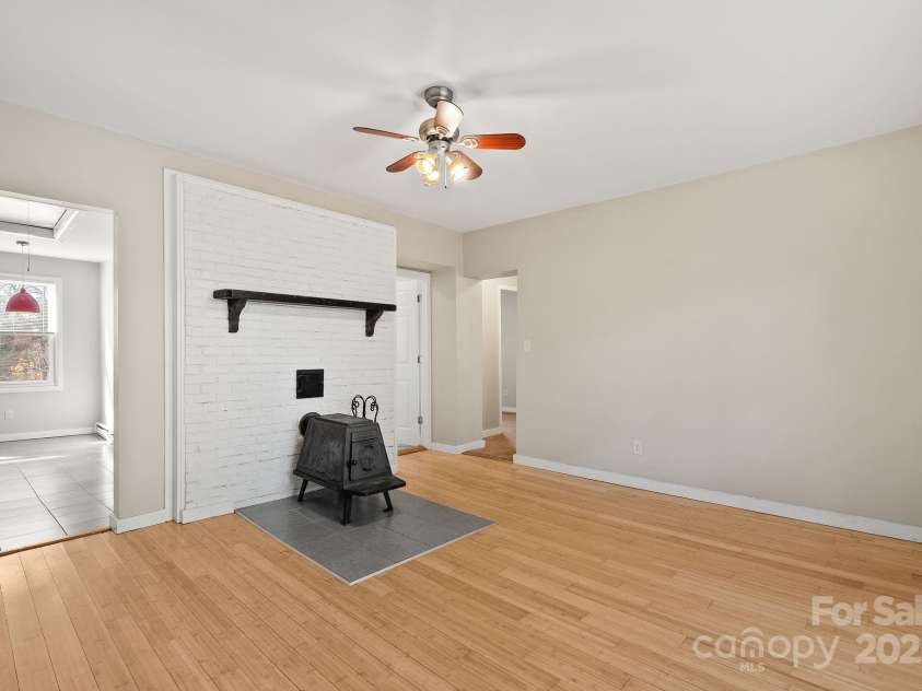 2 Worley Place, Asheville, NC 28806.  MLS# CAR4322493, YatesRealty ID 3813. 