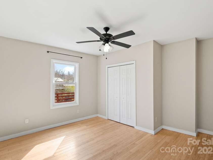 2 Worley Place, Asheville, NC 28806.  MLS# CAR4322493, YatesRealty ID 3813. 