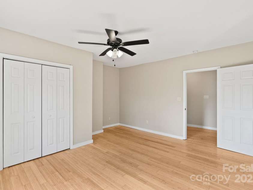 2 Worley Place, Asheville, NC 28806.  MLS# CAR4322493, YatesRealty ID 3813. 