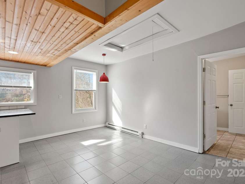 2 Worley Place, Asheville, NC 28806.  MLS# CAR4322493, YatesRealty ID 3813. 