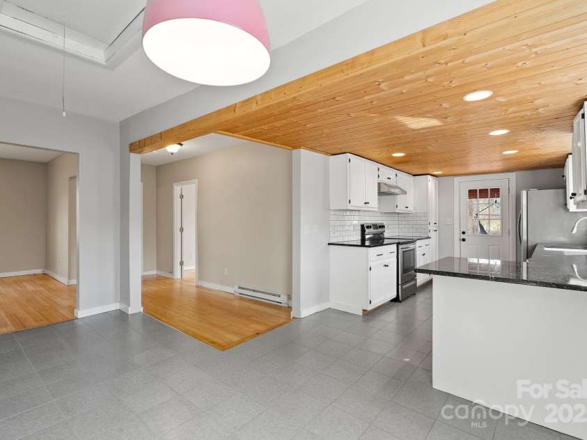 2 Worley Place, Asheville, NC 28806.  MLS# CAR4322493, YatesRealty ID 3813. 