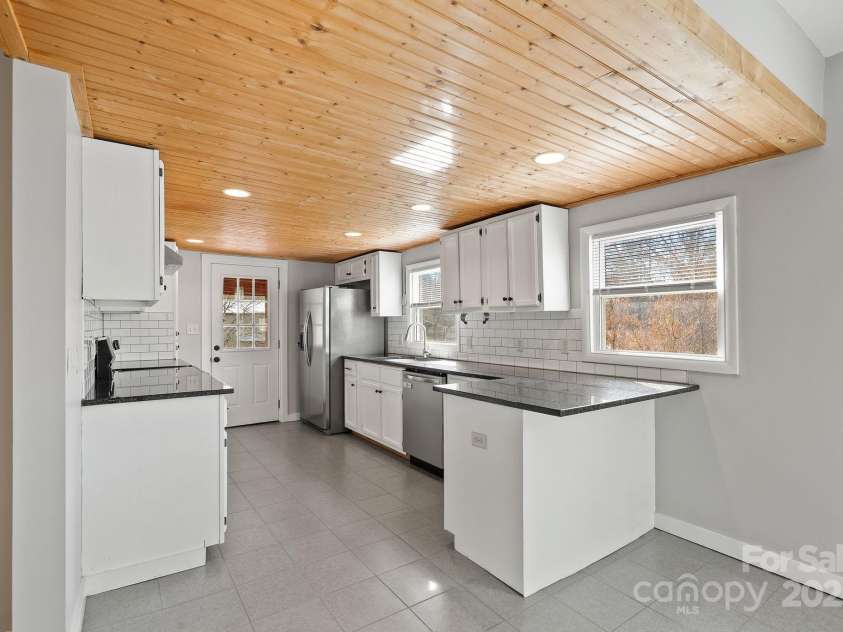 2 Worley Place, Asheville, NC 28806.  MLS# CAR4322493, YatesRealty ID 3813. 