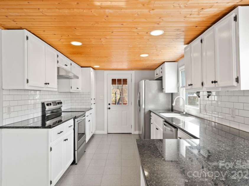 2 Worley Place, Asheville, NC 28806.  MLS# CAR4322493, YatesRealty ID 3813. 