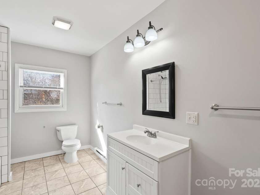 2 Worley Place, Asheville, NC 28806.  MLS# CAR4322493, YatesRealty ID 3813. 