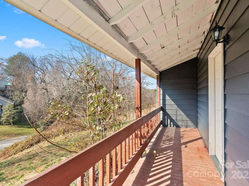 2 Worley Place, Asheville, NC 28806.  MLS# CAR4322493, YatesRealty ID 3813. 