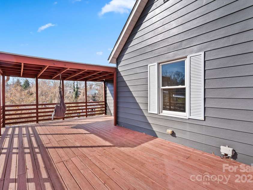 2 Worley Place, Asheville, NC 28806.  MLS# CAR4322493, YatesRealty ID 3813. 