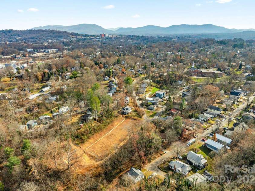 2 Worley Place, Asheville, NC 28806.  MLS# CAR4322493, YatesRealty ID 3813. 