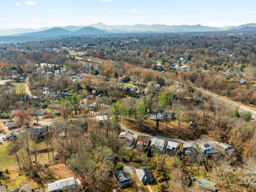 2 Worley Place, Asheville, NC 28806.  MLS# CAR4322493, YatesRealty ID 3813. 
