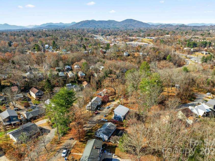 2 Worley Place, Asheville, NC 28806.  MLS# CAR4322493, YatesRealty ID 3813. 