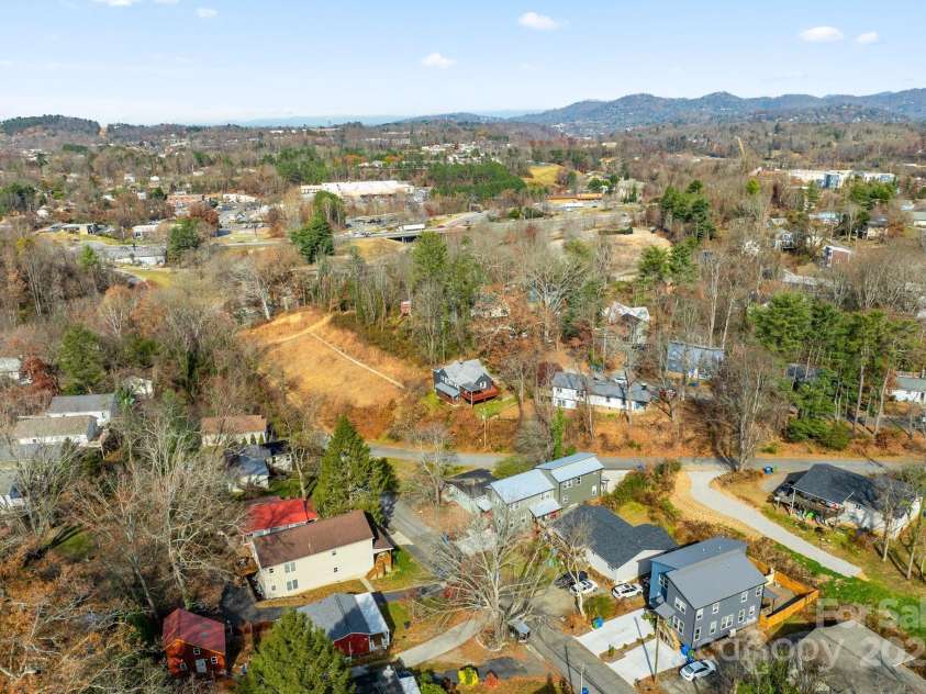 2 Worley Place, Asheville, NC 28806.  MLS# CAR4322493, YatesRealty ID 3813. 