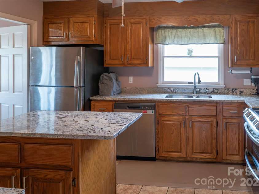 3154 Frank Whisnant Road, Morganton, NC 28655.  MLS# CAR4227309, YatesRealty ID 3813. Stainless Steel Appliances