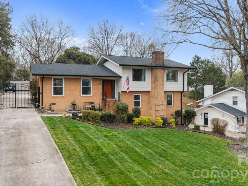 7423 Folger Drive, Charlotte, NC 28226.  MLS# CAR4353978, YatesRealty ID 3813. 