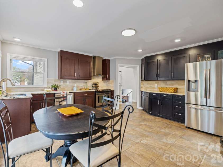 7423 Folger Drive, Charlotte, NC 28226.  MLS# CAR4353978, YatesRealty ID 3813. 