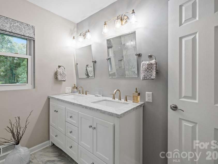 7423 Folger Drive, Charlotte, NC 28226.  MLS# CAR4353978, YatesRealty ID 3813. 