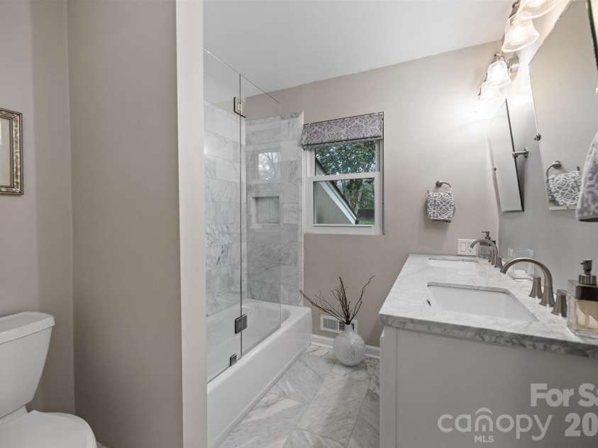 7423 Folger Drive, Charlotte, NC 28226.  MLS# CAR4353978, YatesRealty ID 3813. 