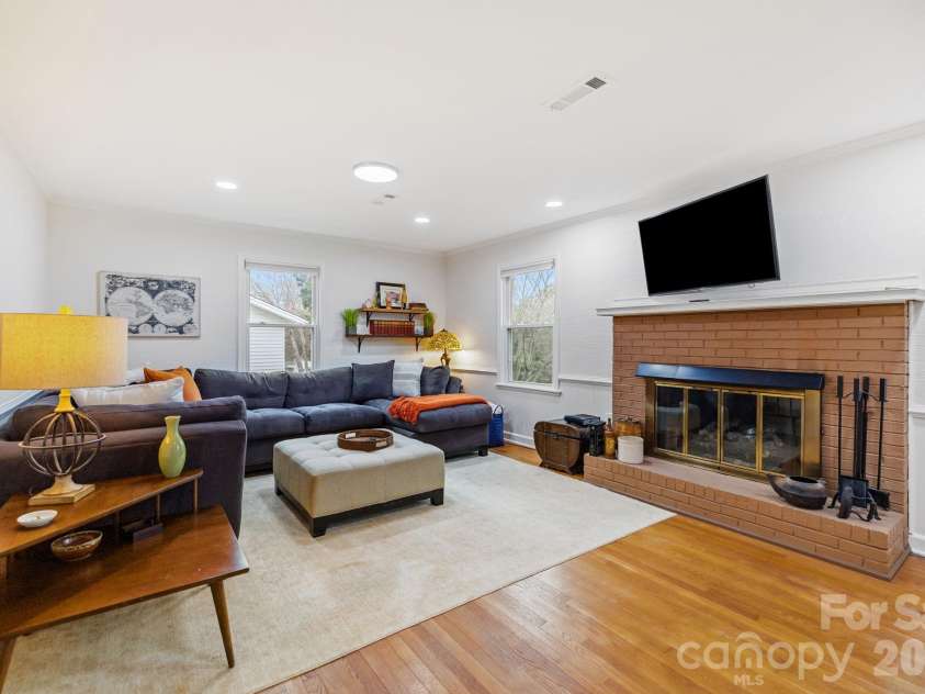 7423 Folger Drive, Charlotte, NC 28226.  MLS# CAR4353978, YatesRealty ID 3813. 