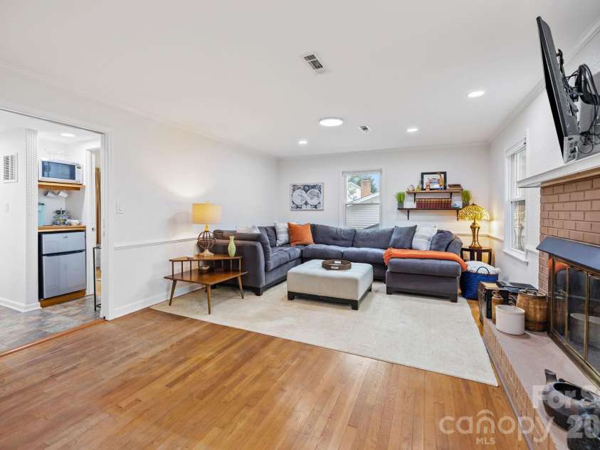 7423 Folger Drive, Charlotte, NC 28226.  MLS# CAR4353978, YatesRealty ID 3813. 