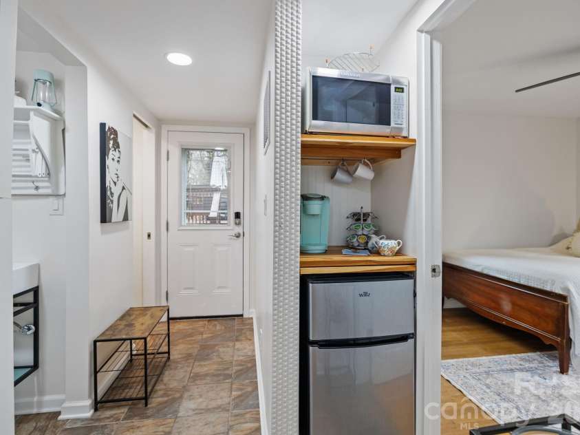 7423 Folger Drive, Charlotte, NC 28226.  MLS# CAR4353978, YatesRealty ID 3813. 