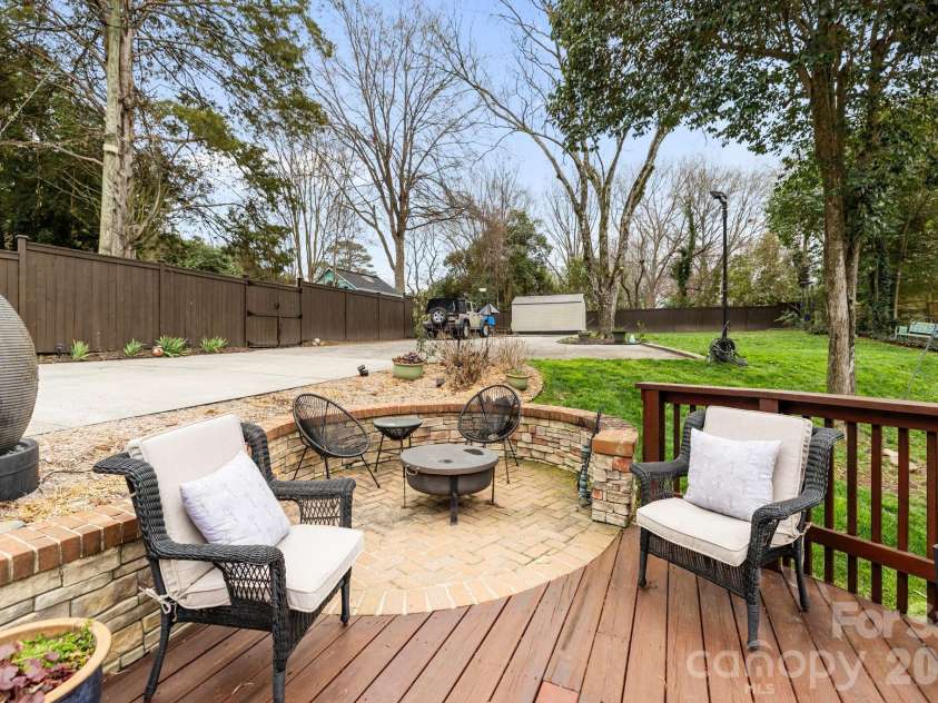 7423 Folger Drive, Charlotte, NC 28226.  MLS# CAR4353978, YatesRealty ID 3813. 