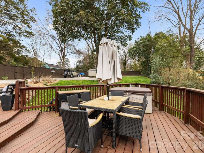 7423 Folger Drive, Charlotte, NC 28226.  MLS# CAR4353978, YatesRealty ID 3813. 