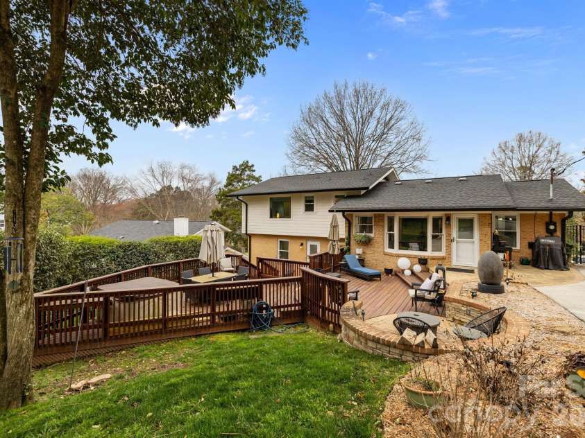7423 Folger Drive, Charlotte, NC 28226.  MLS# CAR4353978, YatesRealty ID 3813. 