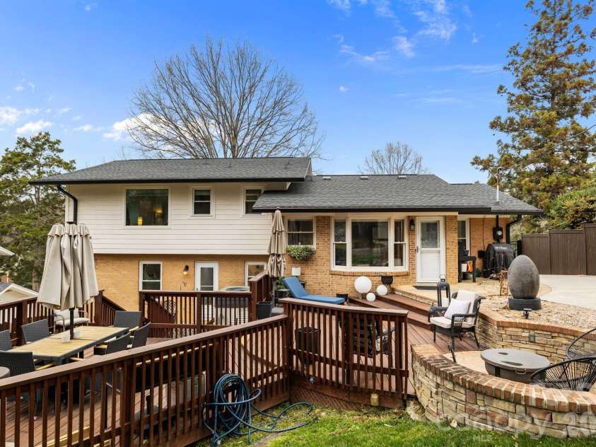 7423 Folger Drive, Charlotte, NC 28226.  MLS# CAR4353978, YatesRealty ID 3813. 