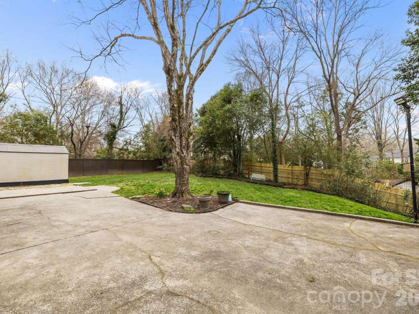 7423 Folger Drive, Charlotte, NC 28226.  MLS# CAR4353978, YatesRealty ID 3813. 